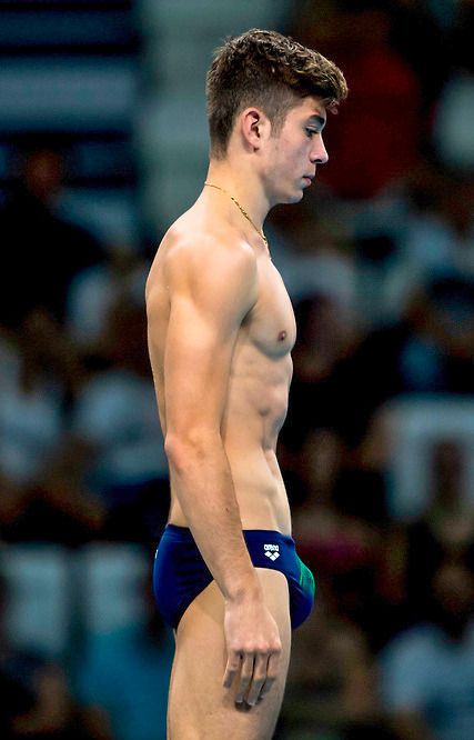 bulgy speedo Olympic Divers, Male Swimmers, Swimming Classes, Guys In Speedos, Lycra Men, Speedos, Boys Swim, Cycling Outfit, Swimming