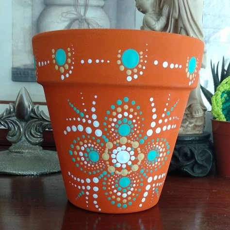 Painted Flower Pots Terra Cotta Mandala, Glow In Dark Paint, Old Cd Crafts, Mandala Ideas, Plant Pot Design, Mosaic Flower Pots, Flower Pot Art, Pot Painting, Flower Pot Design