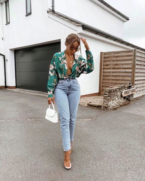 452bf208bf901322968557227b8f6efedesc36494990ri Jeans And Blouse Outfit, Blouse Outfit Classy, Fancy Brunch Outfit, Drinking Outfit, Jeans And Blouse, Fancy Brunch, Look Legging, Outfit Classy, Brunch Outfit