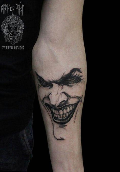 Tato Joker, Joker Face Tattoo, Pop Culture Tattoos, Chest Tattoo Stencils, Joker Tattoo Design, Culture Tattoos, Animal Sleeve Tattoo, Tattoo On Forearm, Evil Tattoos