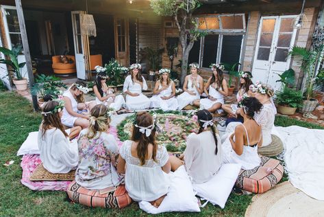 Sacred Circle Women, Bridal Blessing Circle, Women’s Circle Aesthetic, Womans Circle Ideas, Goddess Circle Ideas, Woman’s Circle, Sister Circle Ideas, Womens Circle Aesthetic, Women’s Circles