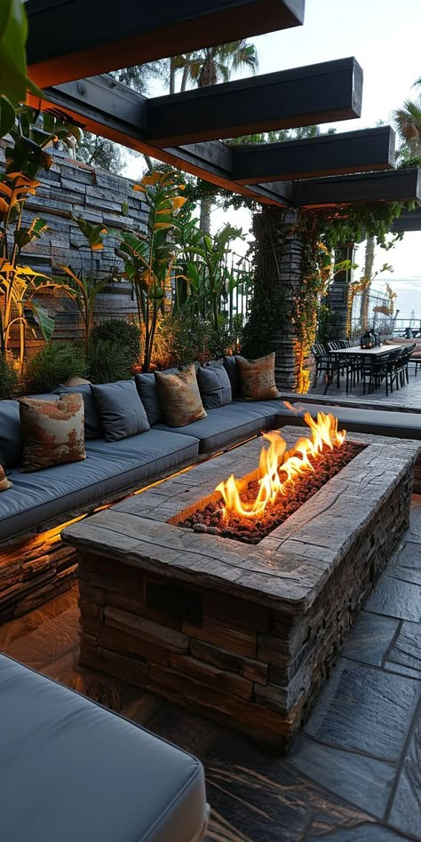 HOME OUTDOOR DECORE IDEA Large Backyard Ideas Layout Entertaining, Outdoor Firepit Patio, Resort Backyard Ideas, Garden Fire Pit Ideas, Yard Fire Pit Ideas, Firepits Backyard Ideas, Small Backyard Oasis, Resort Style Backyard, Diy Gas Fire Pit