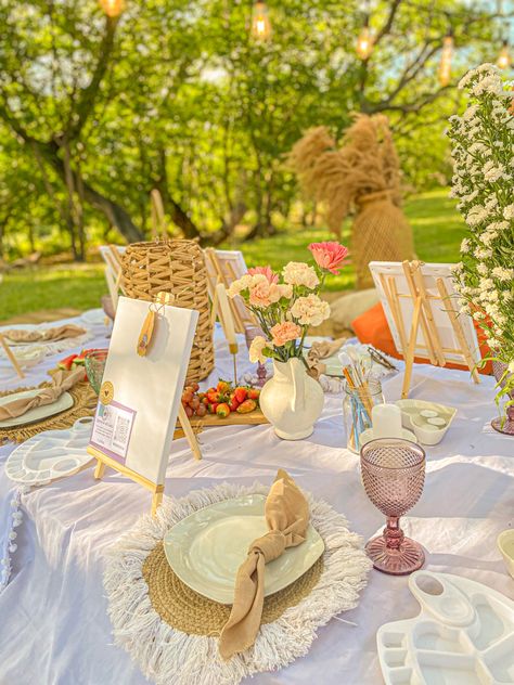 Picnic Painting Ideas, Picnic Painting, Nature Feminine, Art Picnic, Pastel Palettes, Painting Birthday Party, Garden Bridal Showers, Western Birthday, Painting Birthday