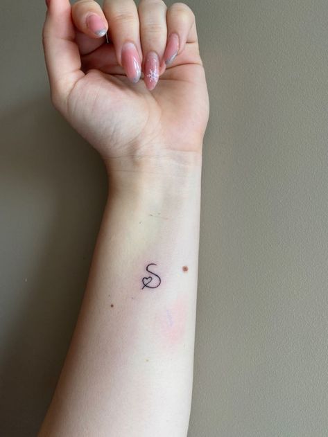 Minimalistic Initial Tattoo, Letter S Tattoos For Women, Minimalist Tattoo For Husband, Initial S Tattoo Ideas, S Letter Tattoos For Women, Letter S Tattoo Ideas Initials, Minimalist Tattoo Letters, Minimalist Initial Tattoo, S Tattoo Letter Design For Women