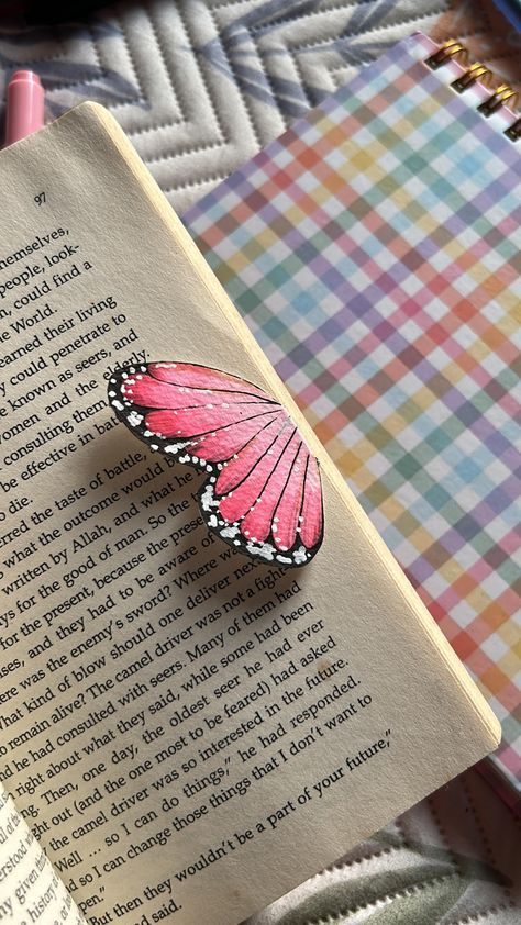 Vinita more (@artsyyvinita) • Instagram photos and videos Bookmark Easy, Butterfly Bookmark, Free Gift Idea, Pretty Products, Bookmark Diy, Handmade Butterfly, Doodle Art Journals, I Love Them So Much, Butterfly Wing