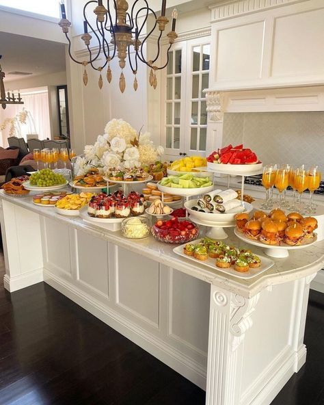 Catering Food Displays, Food Set Up, Decorações Com Comidas, Party Food Buffet, Food Buffet, Catering Ideas Food, Charcuterie Inspiration, Party Food Platters, Birthday Brunch