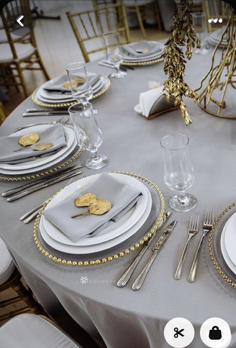 Grey Table Cloth Setting, Gray Napkins Wedding Table Settings, Silver Gray Wedding Theme, Sophisticated Table Settings, Napkins On Charger Plates, Silver And Gold Dinner Table Decor, Grey And Gold Table Setting, Silver Gold Wedding Theme, Elegant Table Set Up