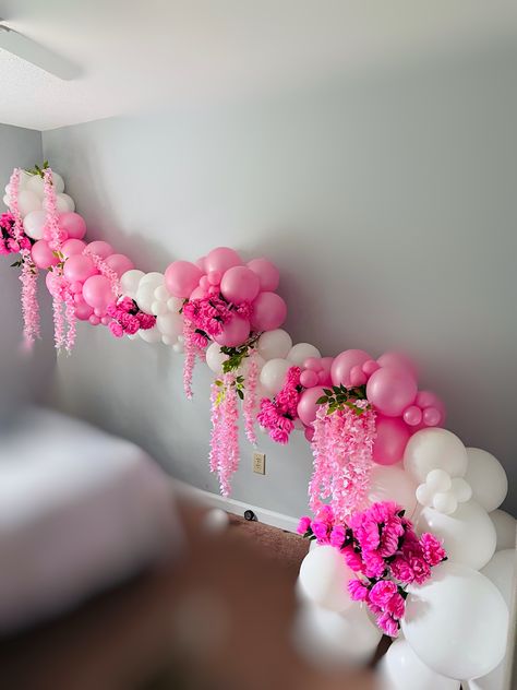 Pink and white balloon garland with pink flowers Girly Balloon Garland, White Balloon Garland With Flowers, Pink And White Balloon Garland, Pink And White Balloon Arch, Pink White Balloon Garland, Balloon Arch With Flowers, Balloon Garland With Flowers, Flower Balloon Garland, Dessert Festival