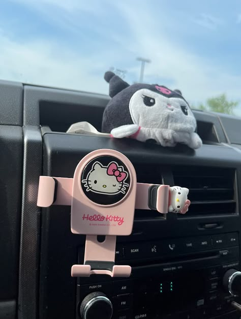 Cute Phone Holder For Car, Emo Car Interior, Pink Car Decorations, Kuromi Car Accessories, Car Interior Decor Aesthetic, Car Accessories Pink, Sanrio Car, Hello Kitty Car Accessories, Phone Mount For Car