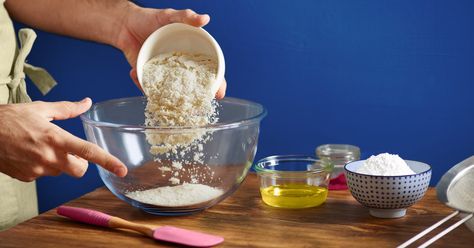 They say baking is a science, but what do they actually mean? We break down the why and how behind all the common baking ingredients so that next time something goes awry, you'll know exactly how to help. Baking Chemistry, High Glycemic Foods, Flour Alternatives, Baking Science, Flavored Sugar, Cooking Hacks, Baking Company, Grain Foods, White Flour