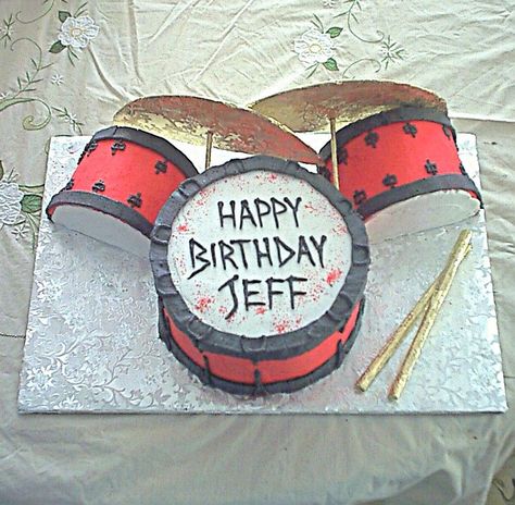 Happy Birthday drum set - Main drum - 2 layer chocolate cake; side drums are french vanilla.  All buttercream icing; cymbals & drumsticks are foiled covered board & lollipop sticks. Drums Cupcakes, Happy Birthday Drums, 2 Layer Chocolate Cake, Drum Birthday Cakes, Drum Birthday, Happy Birthday Jeff, Layer Chocolate Cake, Music Theme Birthday, Music Cakes