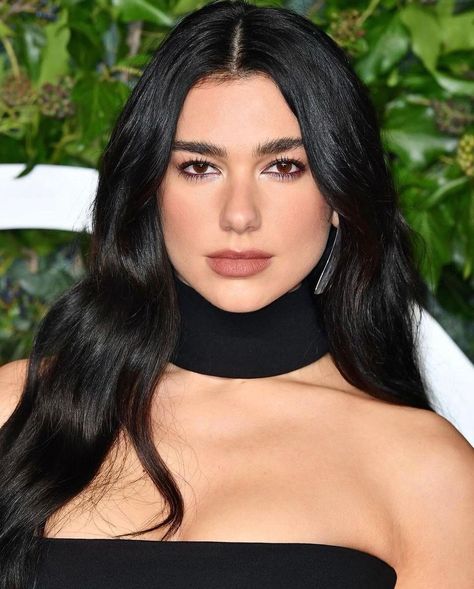 Lisa Eldridge on Instagram: “Effortlessly cool and chic! Stunning @dualipa on the British Fashion Awards Red Carpet last night 🖤🖤 Dress by @_mvximilian_ Styling…” Madison Pettis, Lisa Eldridge, Richard Quinn, Corset Gown, British Fashion Awards, Australian Models, Fashion Awards, 2021 Fashion, British Fashion