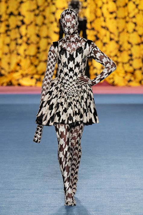 Richard Quinn, Runway Trends, Textiles Fashion, Fashion 2020, Vogue Paris, London Fashion Week, Floral Print Dress, Runway Fashion, Fashion News