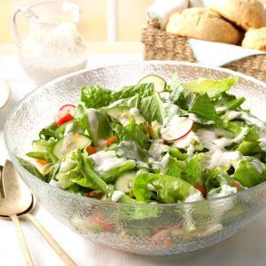 Green Salad with Dill Dressing Dill Dressing Recipe, Dressings Recipes, Salad With Dill, Lettuce Recipes, Colorful Salad, Green Salads, Dill Dressing, Side Salad Recipes, Keto Salad