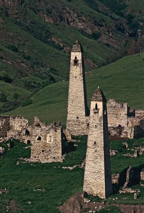 South Ossetia, Ethno Style, Badass Aesthetic, Watch Tower, Medieval History, Medieval Town, Dream Holiday, Nature Aesthetic, Tower Bridge