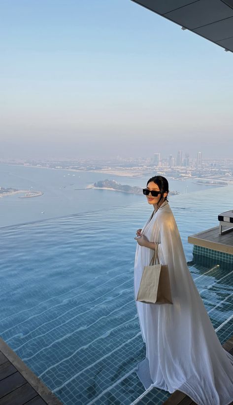 Dubai Aesthetic Outfits, Dubai Luxury Lifestyle Women, Dubai Lifestyle Aesthetic, Photography Poses In Dubai, Dubai Woman Aesthetic, Aesthetic Dubai Pictures, Dubai Girl Aesthetic, Dubai Outfit, Dubai Women