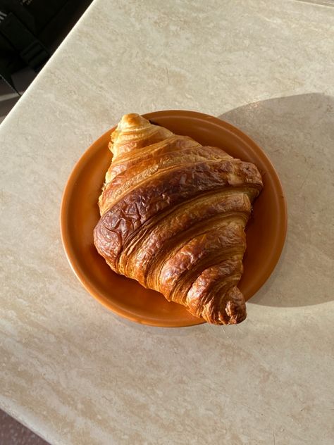 Speciality coffee - croissant - aesthetic Coffee Croissant Aesthetic, Croissant Aesthetic Photography, Crossiant Aesthetic, Croissant Candle, Pizza Photoshoot, Ccc Logo, Croissant Aesthetic, Food Art Photography, Food Photoshoot