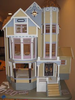 I found another gem!  This is a huge gorgeous dollhouse made by Dura Craft.  It's called the Marquam Hill Mansion.  It has 3 stories and 8 r... Dollhouse Exterior, Real Good Toys, Paper Buildings, It’s A Small World, Dollhouse Projects, Dollhouse Ideas, Victorian Dollhouse, Dollhouse Kits, Kids Area