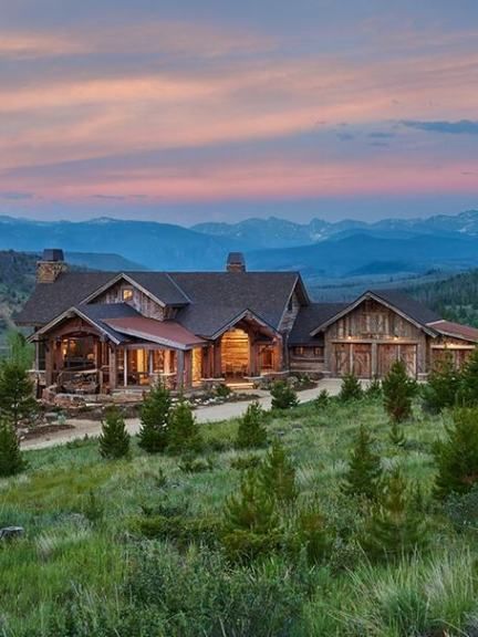 Luxury Canadian home reveals splendid rustic-modern aesthetic Rustic Ranch House, Ranch Aesthetic, House In Colorado, Colorado Mountain Homes, Rustic Home Exterior, Sims 4 Save File, Colorado Ranch, Ranch House Exterior, Chestnut Springs