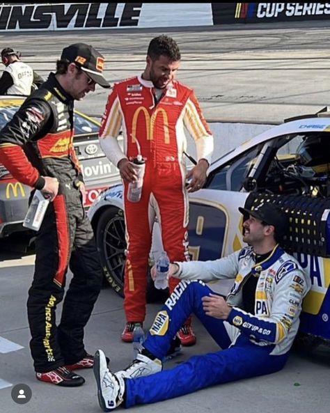 Human Sonic, Racing Uniform, Chase Elliott Nascar, Nascar Racers, Bubba Wallace, Job Goals, Chase Elliot, Social Media Challenges, Race Car Driving