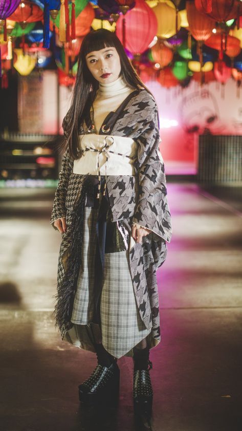 Modern Kimono Fashion, Kimono Modern, Japanese Style Clothing, Modern Kimono, Japanese Streetwear, Tokyo Fashion, Japanese Street Fashion, Kimono Style, Japanese Outfits