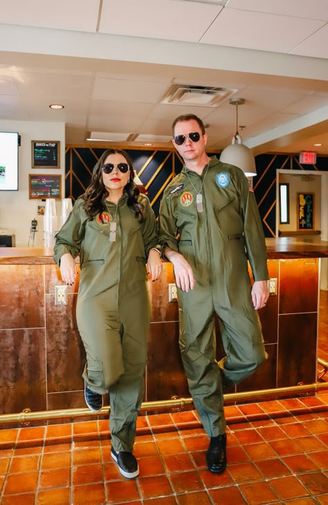 Goose Maverick Costume, Diy Maverick Costume, Maverick And Penny Costume, Topgun Costume Idea, Diy Pilot Costume, Topgun Couples Halloween Costume, Aviation Outfit, Maverick And Goose Costume, Job Costumes