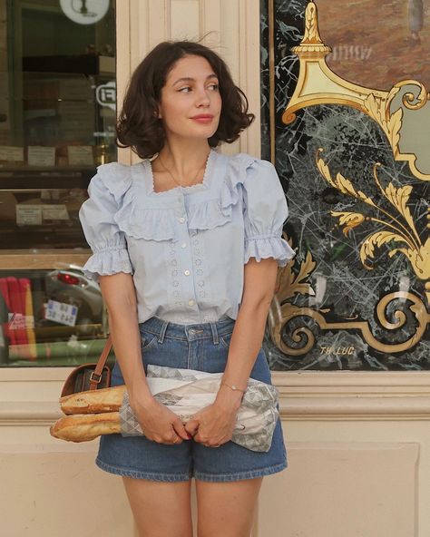 5 romantic Parisian outfits (+ a bonus video) 🌹 Which one is your fav? Save it for future inspo! 🕊️ __ #parisienne #frenchgirl… | Instagram Parisian Outfits, Parisian Summer, Classic French Style, French Girl Style, French Girls, French Girl, Romantic Style, Vintage Jeans, Parisian Style