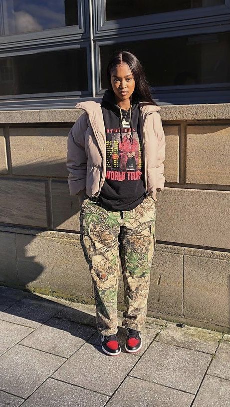 Hunter Camo Outfits, Nyc Winter Outfits Black Women, Camo Pants Outfit, Streetwear Inspo, Camo Outfits, Streetwear Aesthetic, Tomboy Style Outfits, Camo Pants, Streetwear Fashion Women