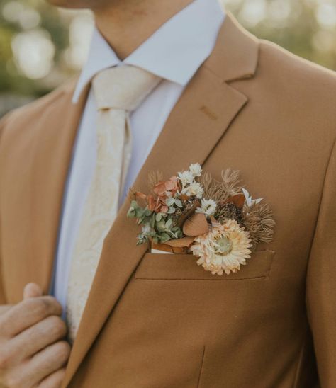 Fall Wedding Buttoniers, Pocket Boutonniere Dried Flowers, Pocket Boutonniere Wedding Fall, Fall Pocket Square Boutonniere, Pocket Bouteniers, Terracotta Pocket Boutonniere, Fall Fairy Wedding Ideas, Mens Pocket Boutineer, Groomsmen Pocket Boutonniere