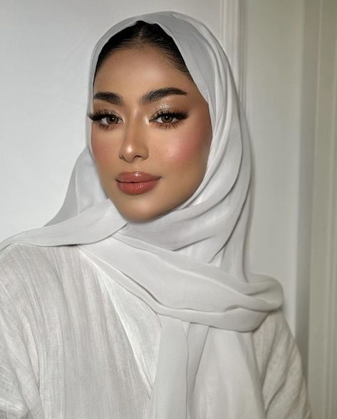 Make Up Hijab, Hijabi Makeup, Hijab Makeup, Asian Makeup Looks, Hijab Beauty, Latina Makeup, Iranian Beauty, Graduation Makeup, Barbie Makeup