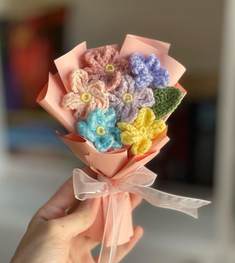 mini flower bouquets🫶💗 - #crochet #crochetflower #crochetflowers #crochetflowerbouquet #forgetmenot #handmadeflowers #smallbusiness #kurd #kurdistan Mini Crochet Flower Bouquet, Mini Bouquet Crochet, Mini Crochet Bouquet, Crochet Mini Bouquet, Mini Flower Crochet, Crochet Mini Flowers, Grad Bouquet, Flower Chart, Mini Bouquet