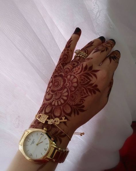 Short Mehndi Design, Finger Henna Designs, Henna Tattoo Kit, Henna Art Designs, Modern Henna Designs, Rose Mehndi Designs, Latest Henna Designs, Mehndi Design Pictures, Modern Mehndi Designs