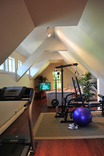 I like the lights in this Modern Bonus Room, Attic Gym, Small Media Rooms, Bonus Room Ideas, Home Office Layouts, Dream Home Gym, Attic Space, Small Home Offices, Design Workshop