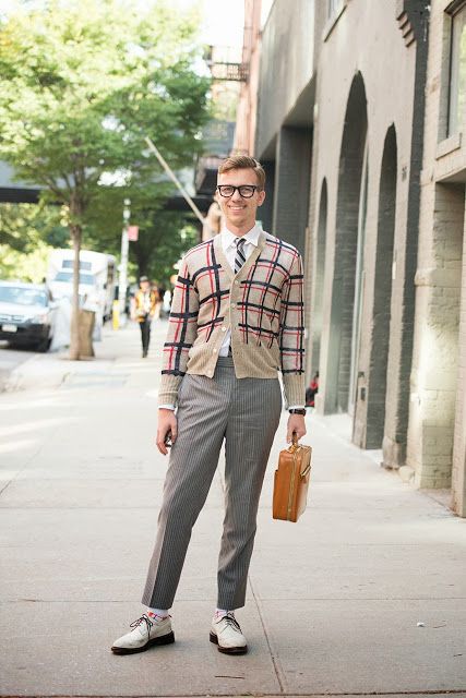 WIMIRY / Style in Newyork.  // #Fashion, #FashionBlog, #FashionBlogger, #Ootd, #OutfitOfTheDay, #StreetStyle, #Style Geek Style Men, Geeky Chic Style, Chic Outfits Men, Geek Chic Men, Geek Costume, Grease Costume, Geek Chic Outfits, Nerdy Style, Geeky Chic