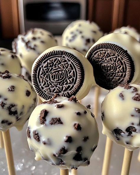 Cookies Cream Cake, Oreo Cake Pops, Cream Cheese Oreo, Cookies And Cream Cake, Chocolate Coating, Oreo Cookies, Cookies And Cream, Cream Cake, Cake Pops