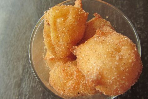 zeppole italian doughnuts Zeppoli Recipe, Zeppole Recipe, Giada At Home, Doughnuts Recipe, Italian Pasta Recipes, Doughnut Recipe, Easy Italian, Italian Cookies, Köstliche Desserts