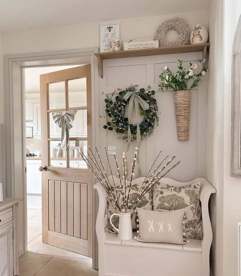 Country Hallway, Cottage House Interior, Cottage Room, Cottage Inspiration, Hallway Designs, Home Entrance Decor, Morning Everyone, Good Morning Everyone, Farmhouse Furniture