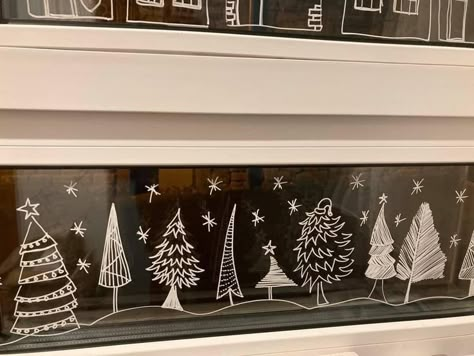 Window Christmas Chalk Art, Christmas Window Decorations Indoor Diy, Window Marker Art Christmas, Christmas Chalk Window, Christmas Window Art Ideas Easy, Window Chalk Christmas, Christmas Window Painting Hand Drawn, Chalk Window Christmas, Winter Window Painting Ideas