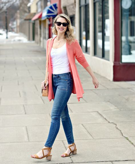 coral cardigan Salmon Cardigan Outfit, Coral Cardigan Outfits, Coral Outfit Ideas, Coral Dress Outfit, Short Cardigan Outfit, Dramatic Summer, Outfit Trabajo, Coral Outfit, Penny Pincher Fashion