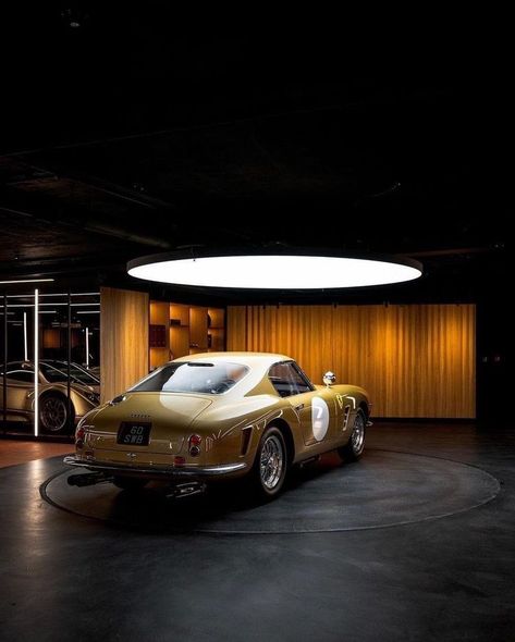 Garage Design Interior, Serie Bmw, Wallpaper Luxury, Car Dealerships, Modern Garage, Garage Interior, Car Museum, Cars Vintage, Car Showroom