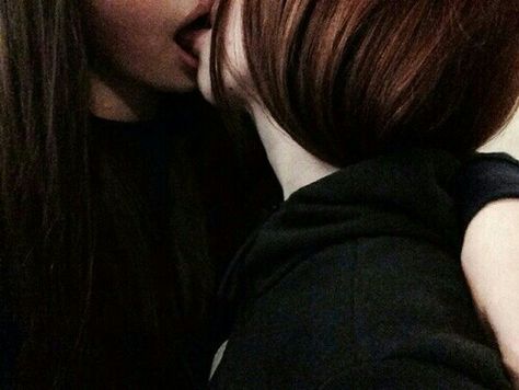 Wlw Aesthetic, Want A Girlfriend, Jeanette Winterson, Woman Loving Woman, Gay Aesthetic, Girlfriend Goals, Girl Couple, Photo Couple, Aesthetic Grunge