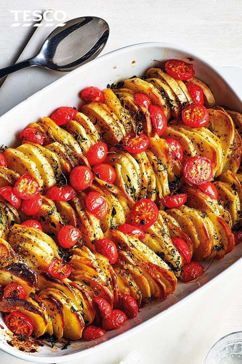 Tomato Potato Bake, Roasted Tomatoes And Potatoes, Potatoes Tomatoes Recipe, Roasted Potatoes And Tomatoes, Christmas Roasted Potatoes, Potatoes And Tomatoes Recipes, Tomato And Potato Recipes, Tomato Potato Recipe, Potato And Tomato Recipes