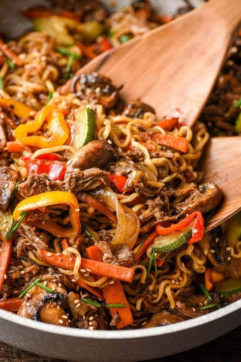 Beef Ramen Stir Fry, Beef Ramen, Dinner Noodles, Ramen Stir Fry, Beef Stir Fry Recipes, Quick Stir Fry, Ramen Noodle Recipes, Diner Recept, Ramen Recipes