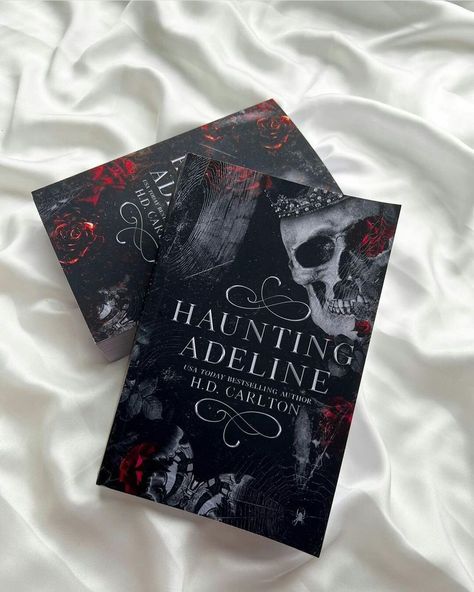 HAUNTING ADELINE (Cat and Mouse Duet) Book 1 Cat And Mouse Duet, Tema Dark, Hunting Adeline, Haunting Adeline, Fiction Books Worth Reading, Dark Books, Cat And Mouse, Fantasy Books To Read, Unread Books