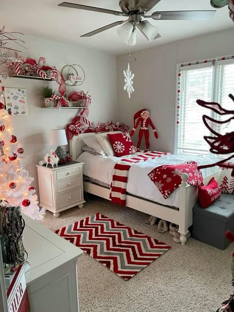 room ideas christmas #christmas Christmas Themed Room, Christmas Room Inspiration, Christmas Room Ideas, Holiday Bedroom Decor, Christmas Bedroom Ideas, Winter Mood Board, Holiday Bedroom, Holiday Room Decor, Room Things