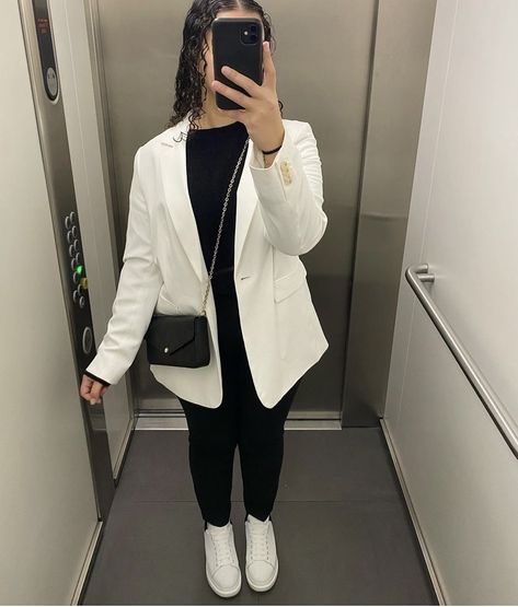 Blazer Blanc Outfit, Outfit Blazer Blanc, Ootd Blazer, Modest Fashion Christian, Ootd Chic, Zara Drip, Outfit Zara, Mode Zara, Clueless Outfits