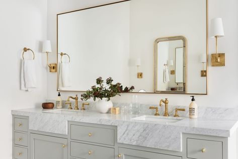 Soft sage green bathroom with marble and gold details Mcgee Bathrooms, Studio Mcgee Bathroom, Mcgee Bathroom, Gold Bad, Mcgee Home, Modern Bathroom Vanity Lighting, Bathroom 2024, Modern Vanity Lighting, Vanity Light Bar