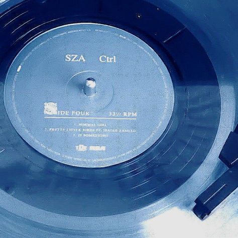 Blue vinyl record classic cheengu blue #vinyl #blue #classic Light Blue Music Aesthetic, Baby Blue Aesthetic Vintage, Blue Playlist Covers, Light Blue And White Aesthetic, Music Blue Aesthetic, Blue Asthetics Photos, Blue Music Aesthetic, Blue Baddie Aesthetic, Cheengu Blue