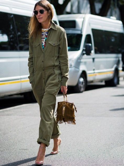 Utility khaki overalls on the streets of Milan Fashion Week. Khaki Jumpsuit, Street Style 2016, Utility Jumpsuit, Boiler Suit, Jumpsuit Outfit, Green Jumpsuit, Milano Fashion Week, Street Style Chic, Street Style Inspiration