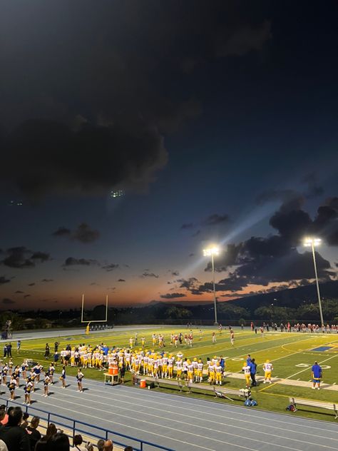 Football Game Aesthetic High School, Highschool Football Aesthetic, American Teenager Aesthetic, Football Game Highschool, American Highschool Aesthetic, American Football Aesthetic, Football Game Aesthetic, Poetry Aesthetics, Traveling Pics